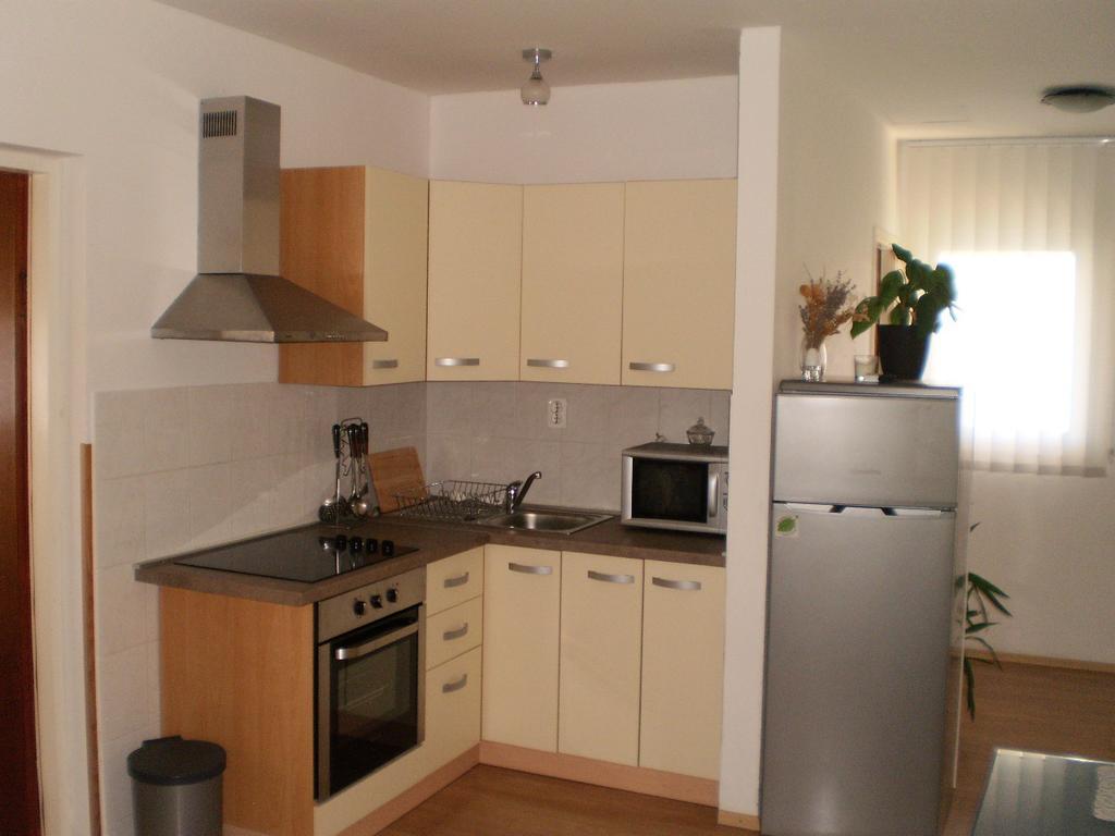 Apartments Vala Рогозниця Екстер'єр фото